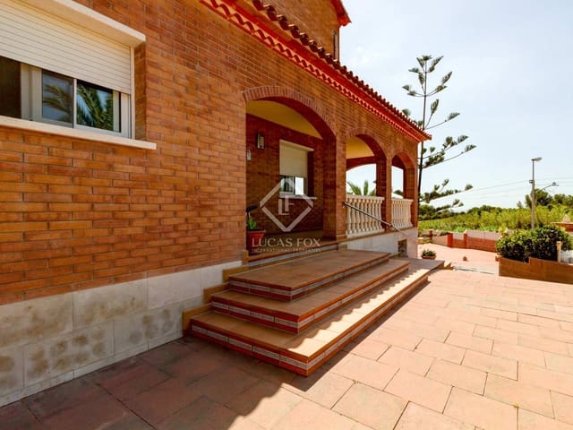 5 soverom Villa til salgs i Roda de Barà med svømmebasseng garasje - € 445 000 (Ref: 7032629)