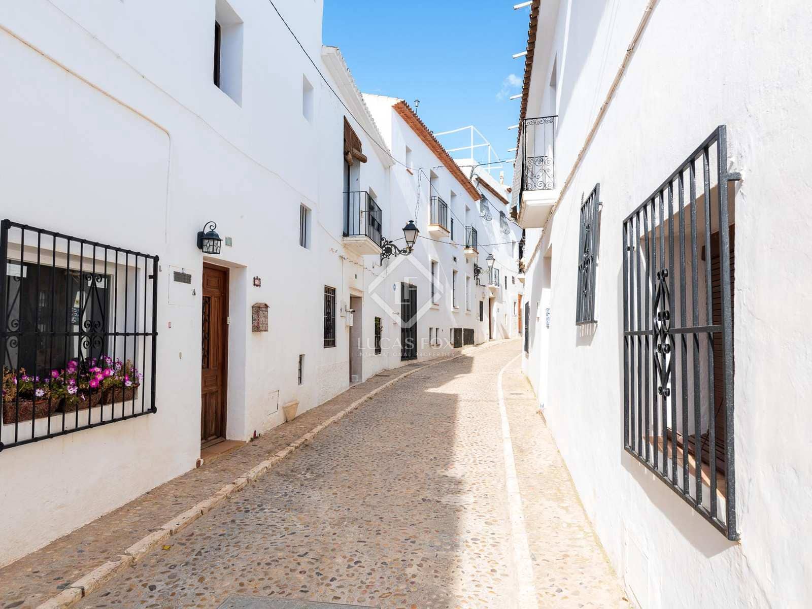 5 bedroom Villa for sale in Altea with pool garage - € 1,195,000 (Ref: 7122086)