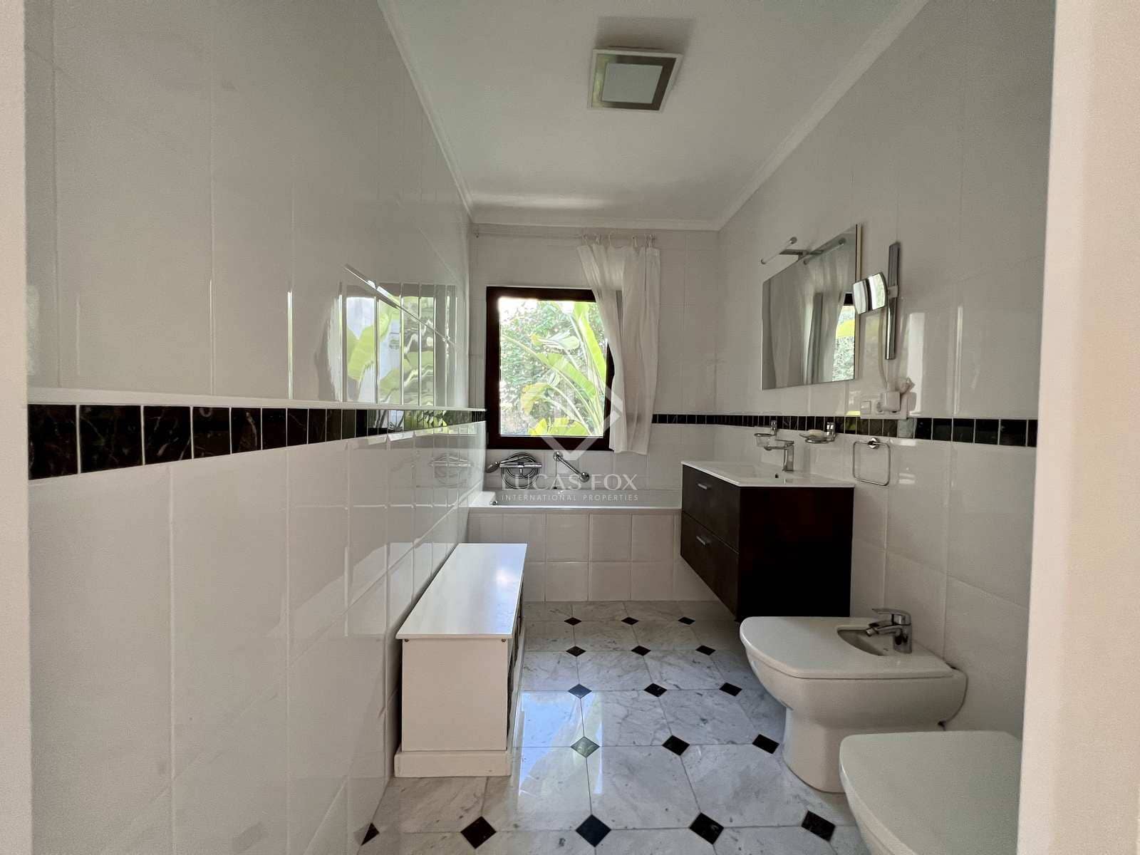 5 bedroom Villa for sale in Altea with pool garage - € 1,195,000 (Ref: 7122086)