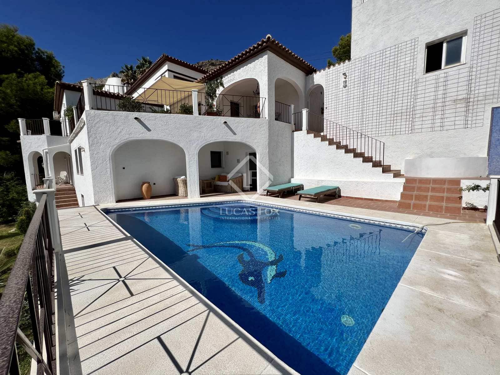 5 bedroom Villa for sale in Altea with pool garage - € 1,195,000 (Ref: 7122086)