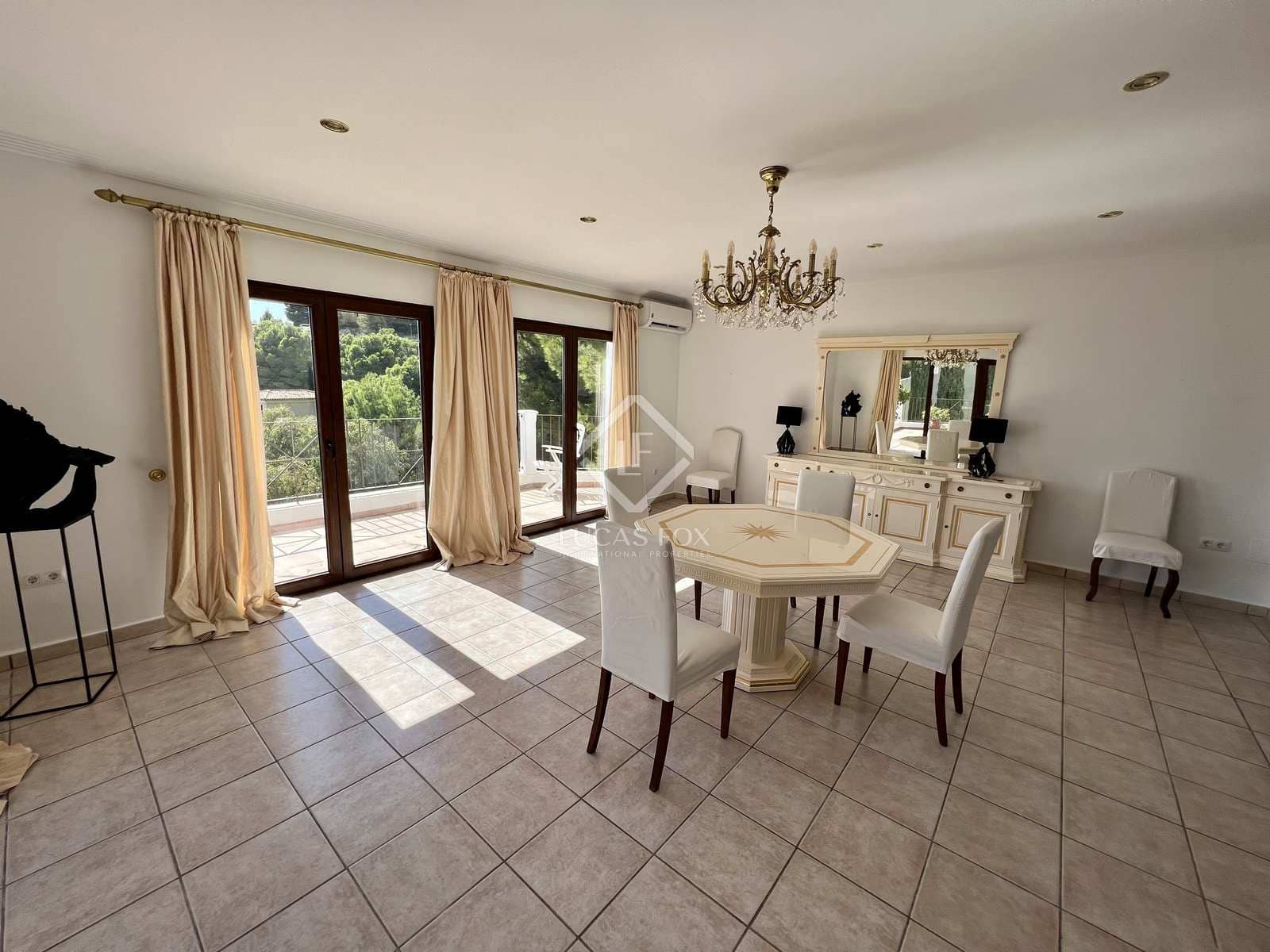 5 bedroom Villa for sale in Altea with pool garage - € 1,195,000 (Ref: 7122086)