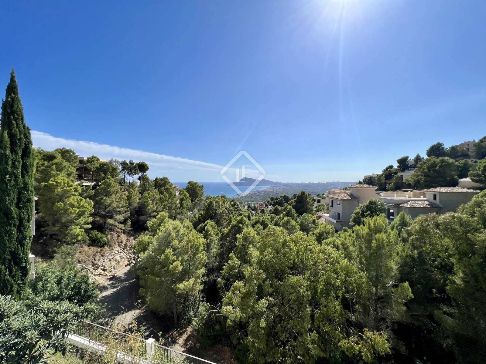 5 bedroom Villa for sale in Altea with pool garage - € 1,195,000 (Ref: 7122086)