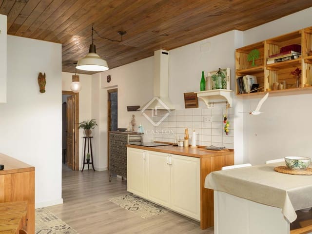 6 slaapkamer Villa te koop in La Vall d'en Bas met garage - € 670.000 (Ref: 7122144)