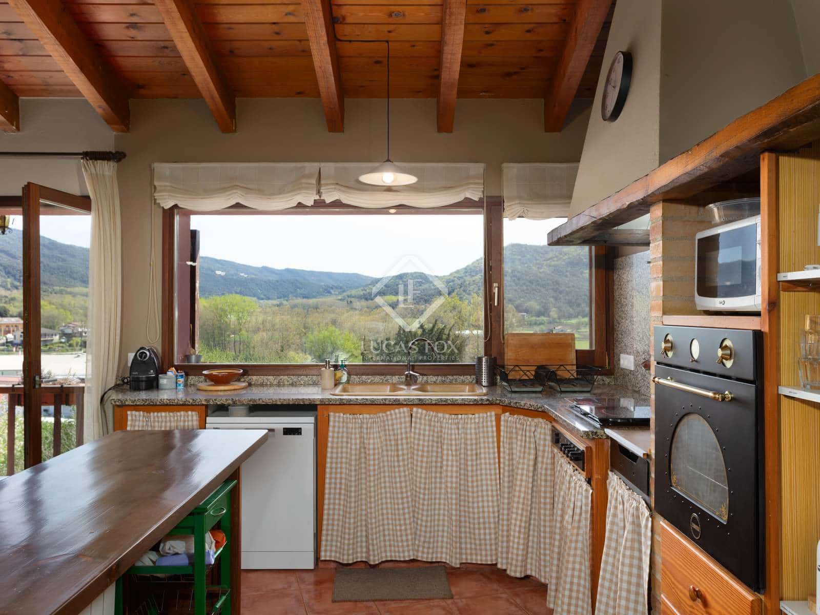 6 soverom Villa til salgs i La Vall d'en Bas med garasje - € 670 000 (Ref: 7122144)