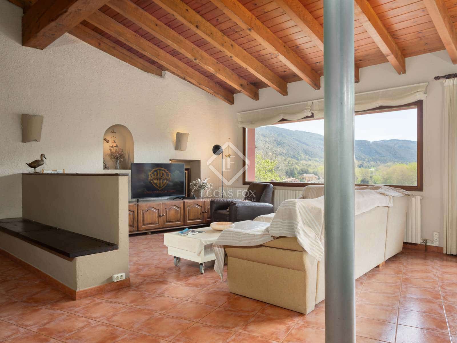 6 soverom Villa til salgs i La Vall d'en Bas med garasje - € 670 000 (Ref: 7122144)