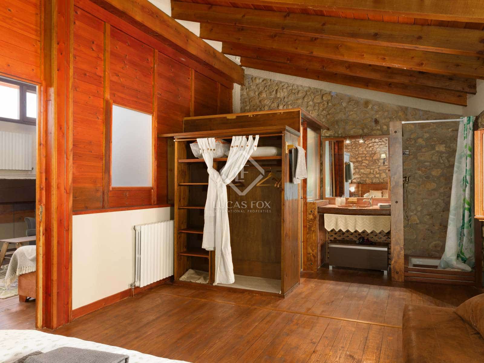 6 soverom Villa til salgs i La Vall d'en Bas med garasje - € 670 000 (Ref: 7122144)