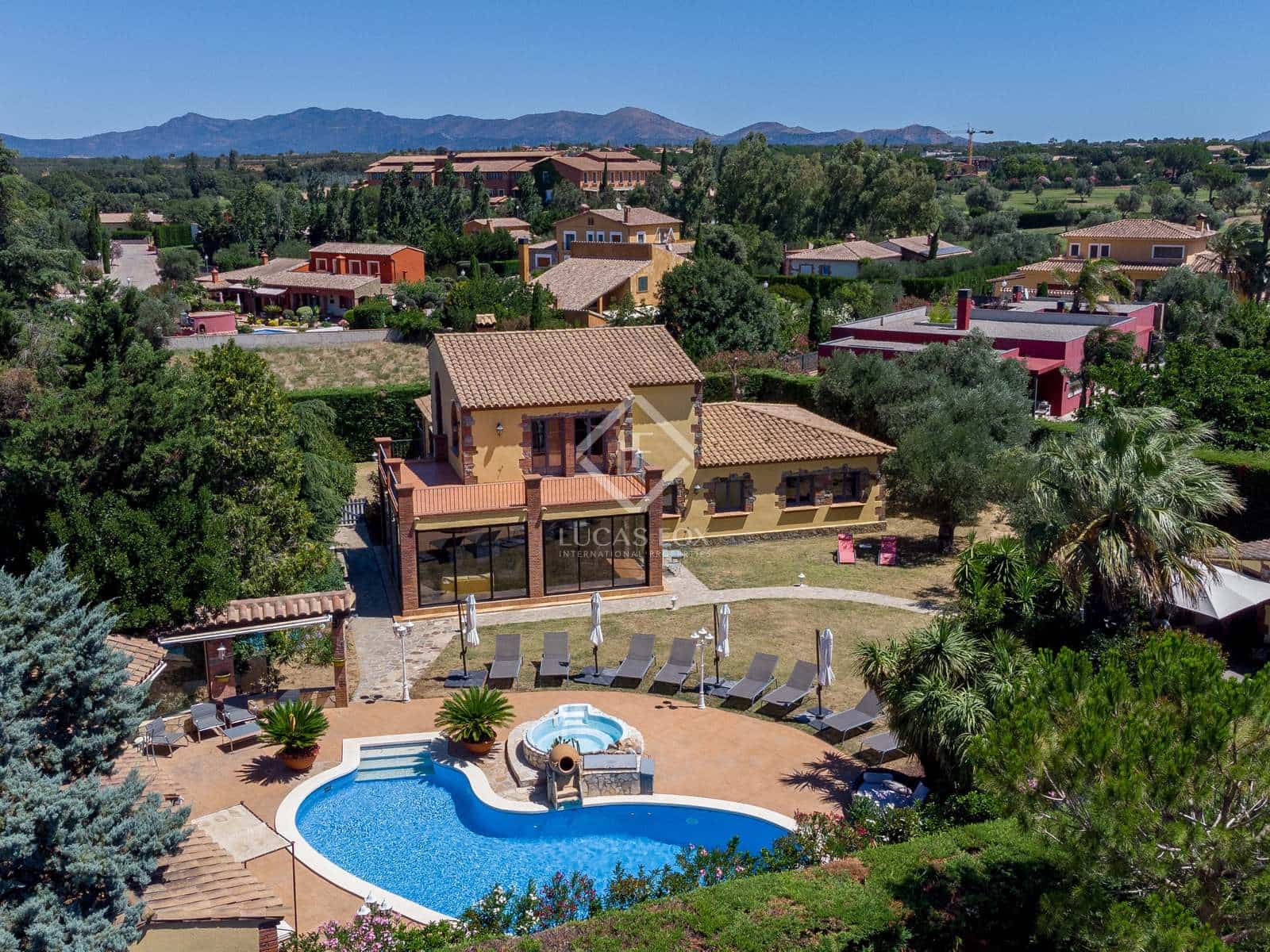 5 soveværelse Villa til salg i Peralada med swimmingpool - € 2.290.000 (Ref: 7122181)