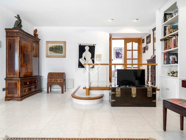 9 soverom Villa til salgs i Roda de Barà med svømmebasseng garasje - € 1 800 000 (Ref: 7149362)