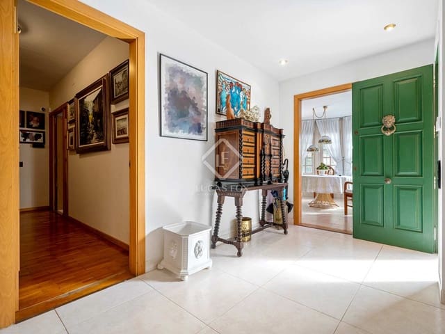 9 soverom Villa til salgs i Roda de Barà med svømmebasseng garasje - € 1 800 000 (Ref: 7149362)