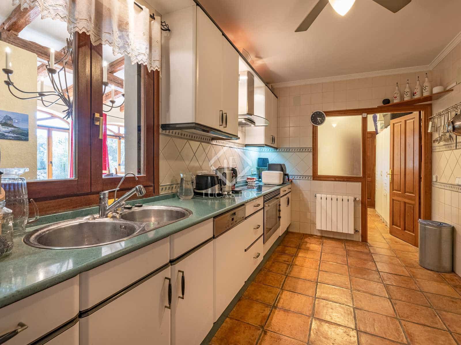 7 sypialnia Willa na sprzedaż w Benissa z basenem garażem - 995 000 € (Ref: 7168446)