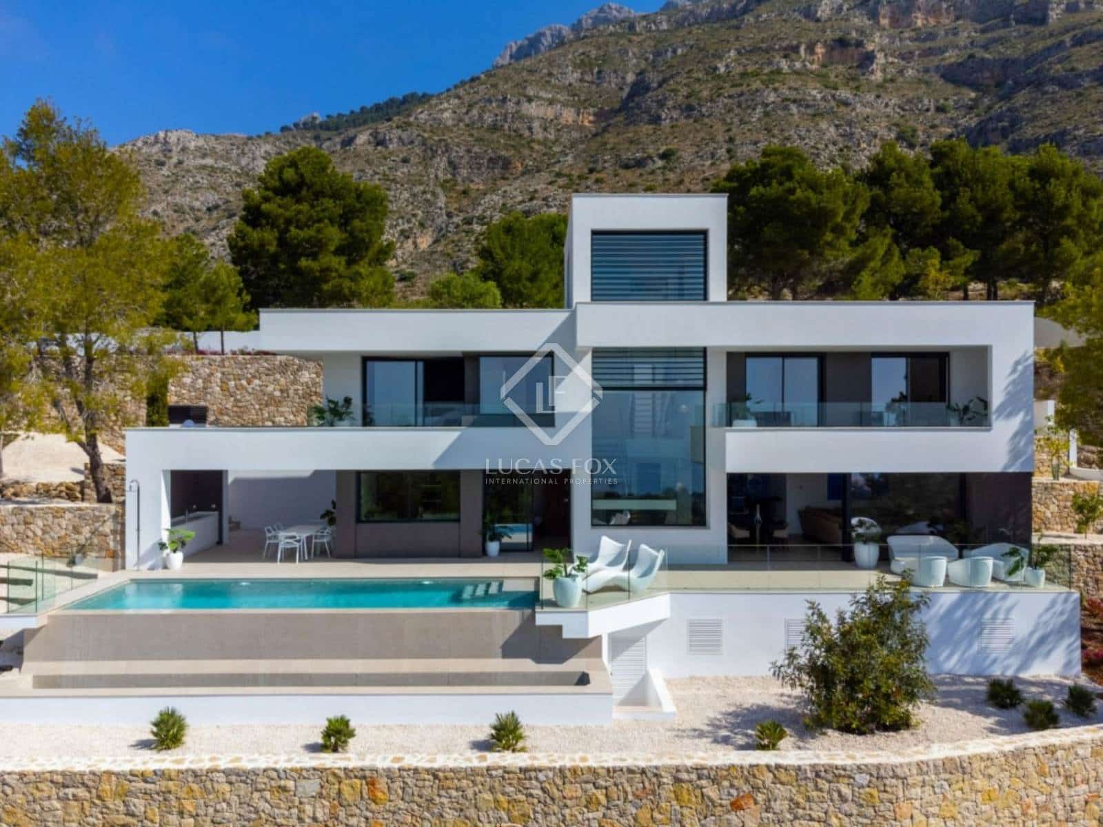 4 bedroom Villa for sale in Altea with pool garage - € 2,135,000 (Ref: 7177611)