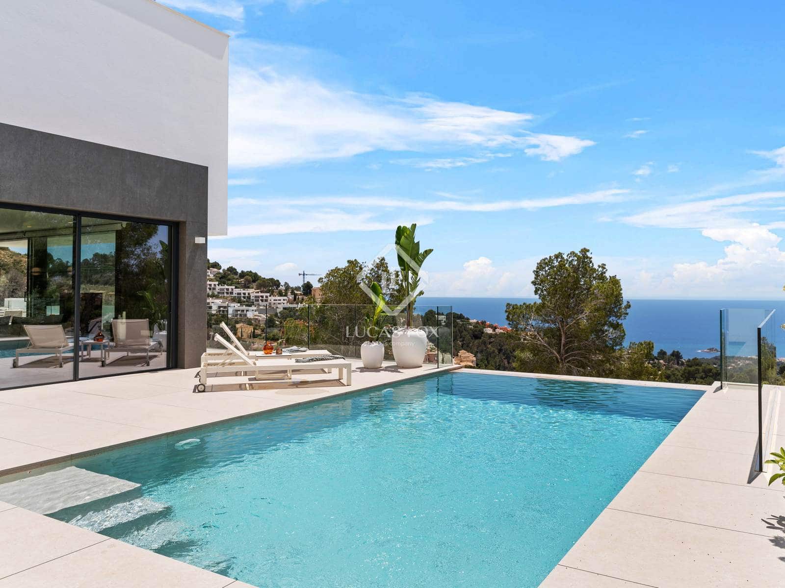 4 bedroom Villa for sale in Altea with pool garage - € 2,135,000 (Ref: 7177611)