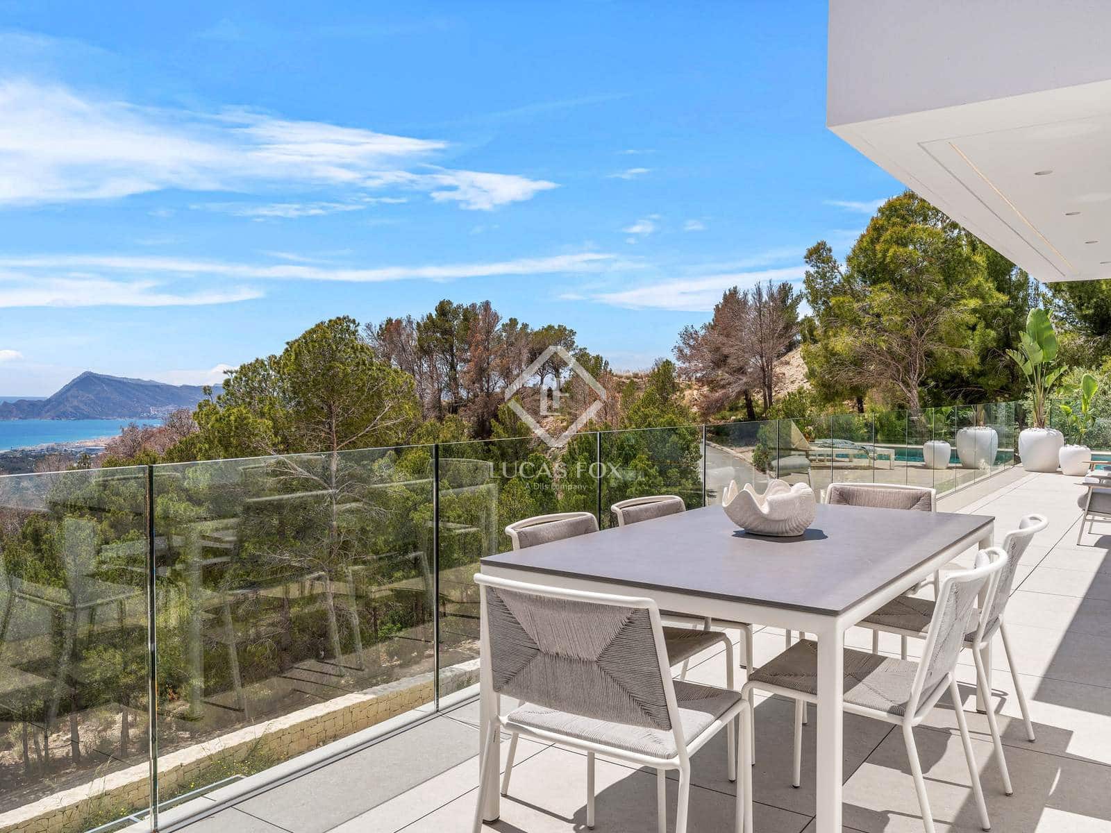 4 bedroom Villa for sale in Altea with pool garage - € 2,135,000 (Ref: 7177611)