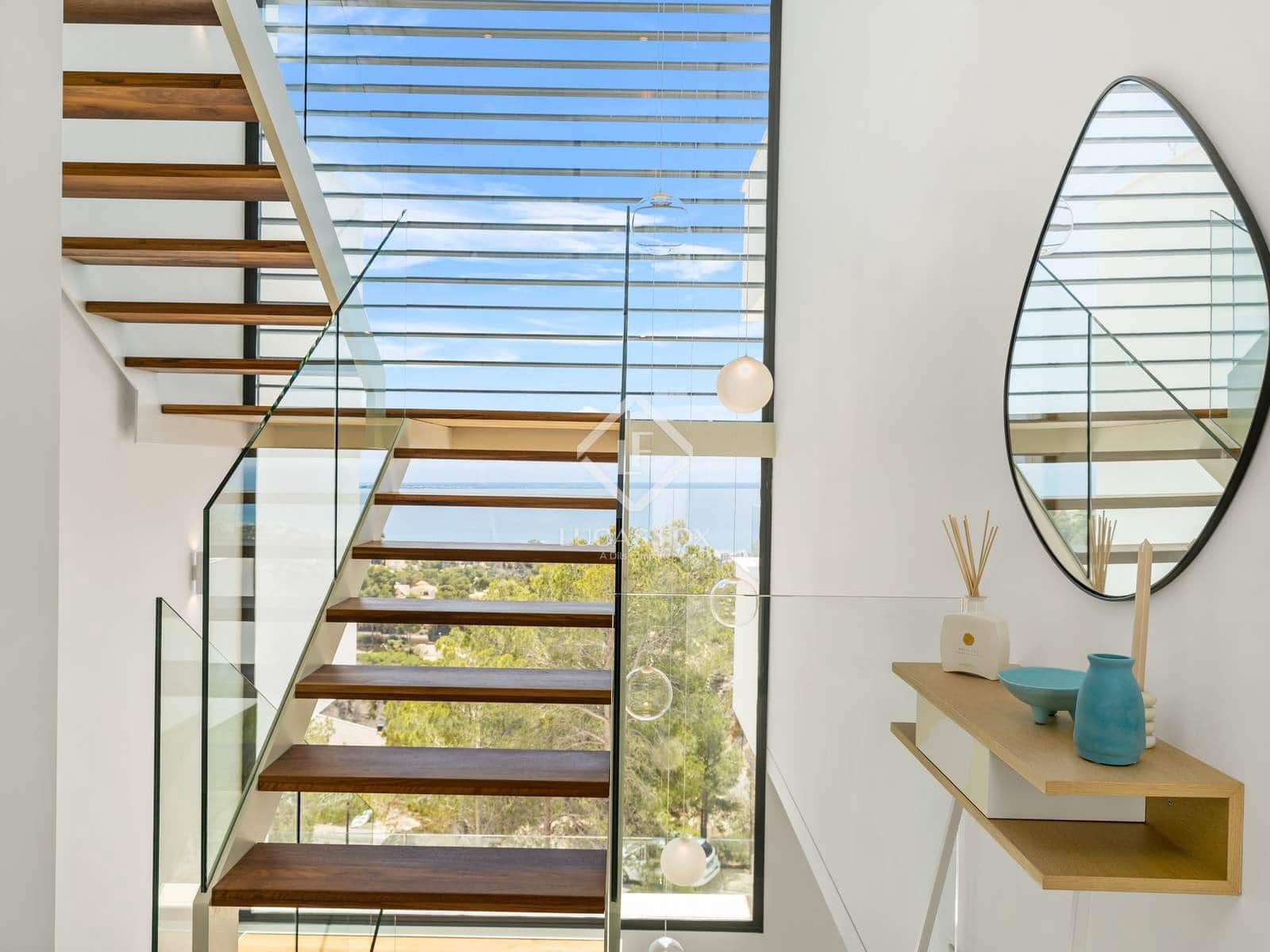 4 bedroom Villa for sale in Altea with pool garage - € 2,135,000 (Ref: 7177611)