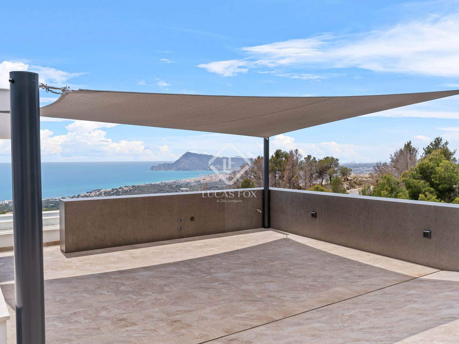 4 bedroom Villa for sale in Altea with pool garage - € 2,135,000 (Ref: 7177611)