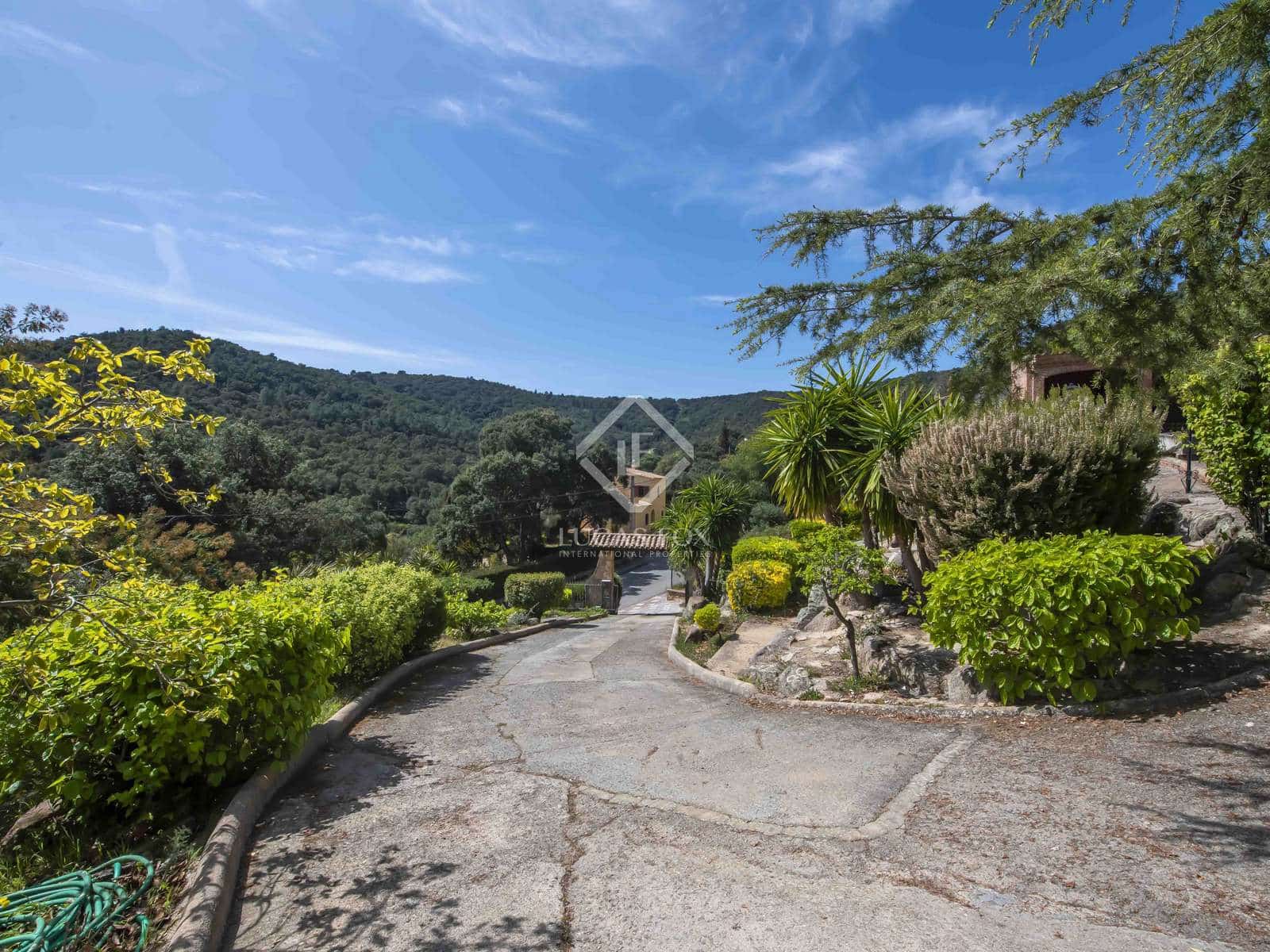 3 soveværelse Villa til salg i Santa Cristina d'Aro med swimmingpool garage - € 880.000 (Ref: 7182815)