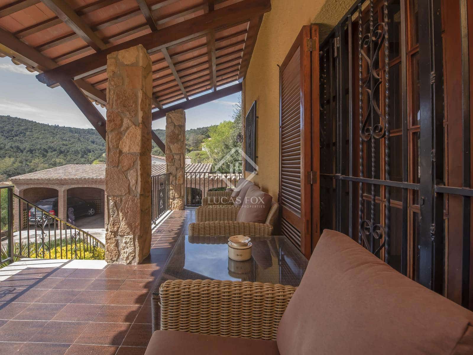 3 soveværelse Villa til salg i Santa Cristina d'Aro med swimmingpool garage - € 880.000 (Ref: 7182815)