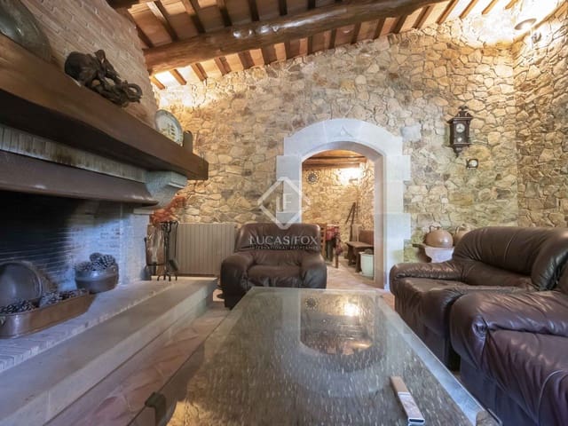 3 makuuhuone Huvila myytävänä paikassa Santa Cristina d'Aro mukana uima-altaan 
autotalli - 880 000 € (Ref: 7182815)