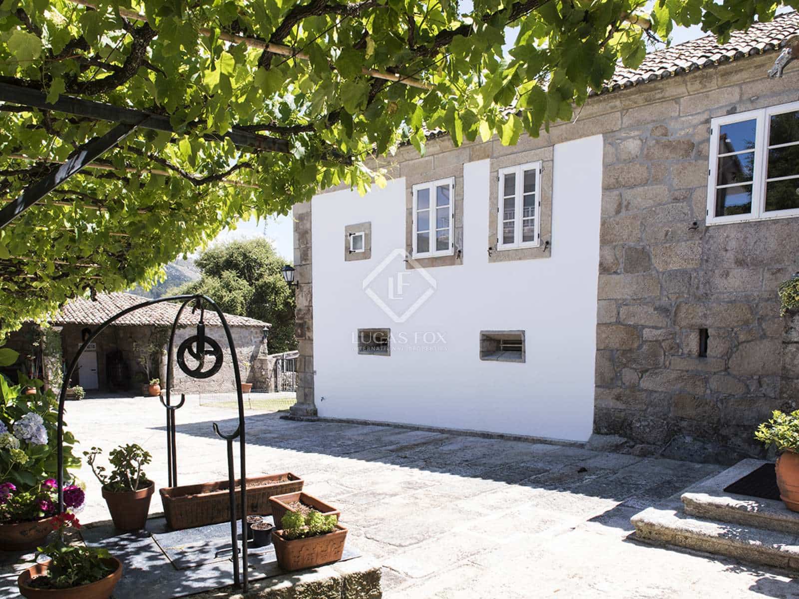 7 soveværelse Villa til salg i Nigran med swimmingpool garage - € 1.700.000 (Ref: 7182844)