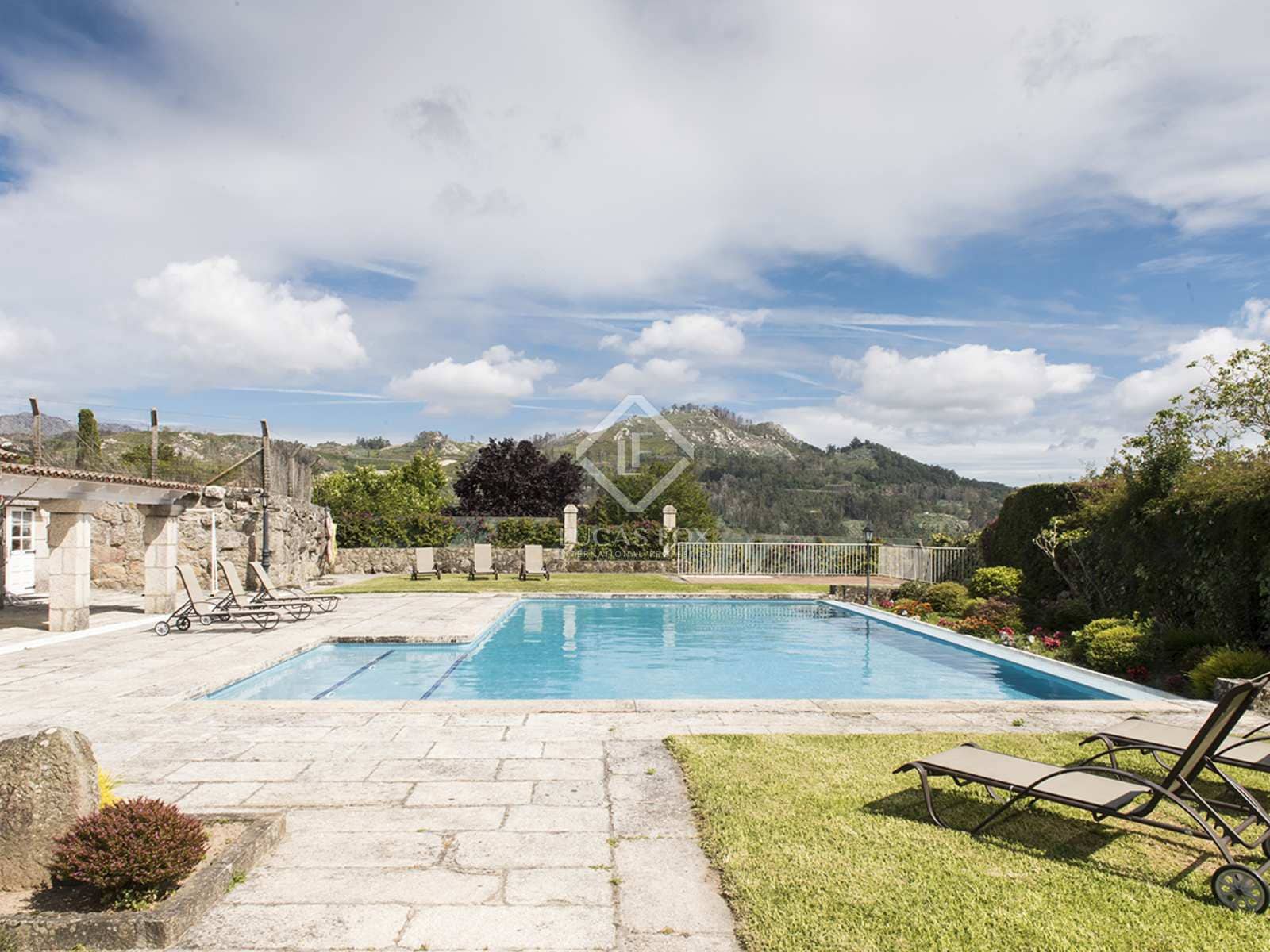 7 soveværelse Villa til salg i Nigran med swimmingpool garage - € 1.700.000 (Ref: 7182844)