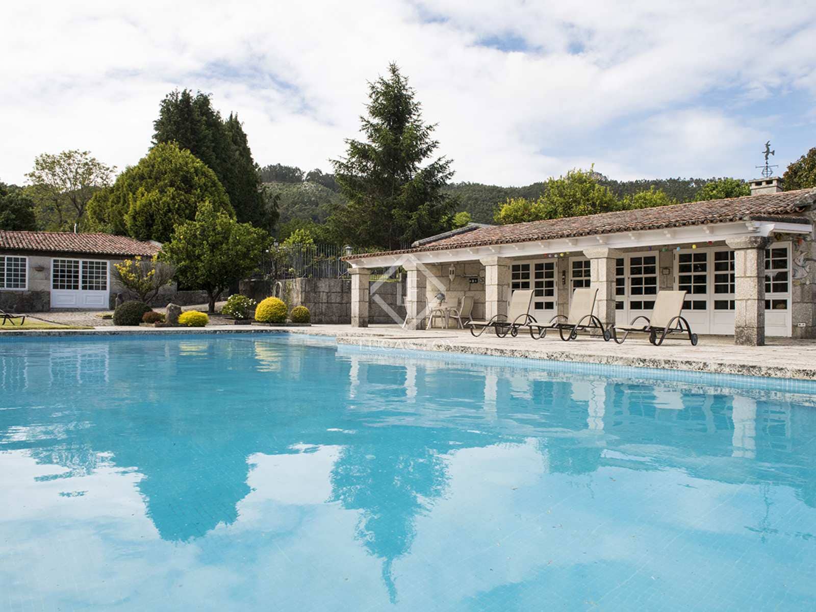 7 soveværelse Villa til salg i Nigran med swimmingpool garage - € 1.700.000 (Ref: 7182844)