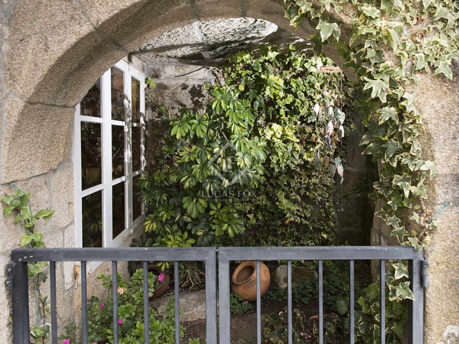 7 soveværelse Villa til salg i Nigran med swimmingpool garage - € 1.700.000 (Ref: 7182844)