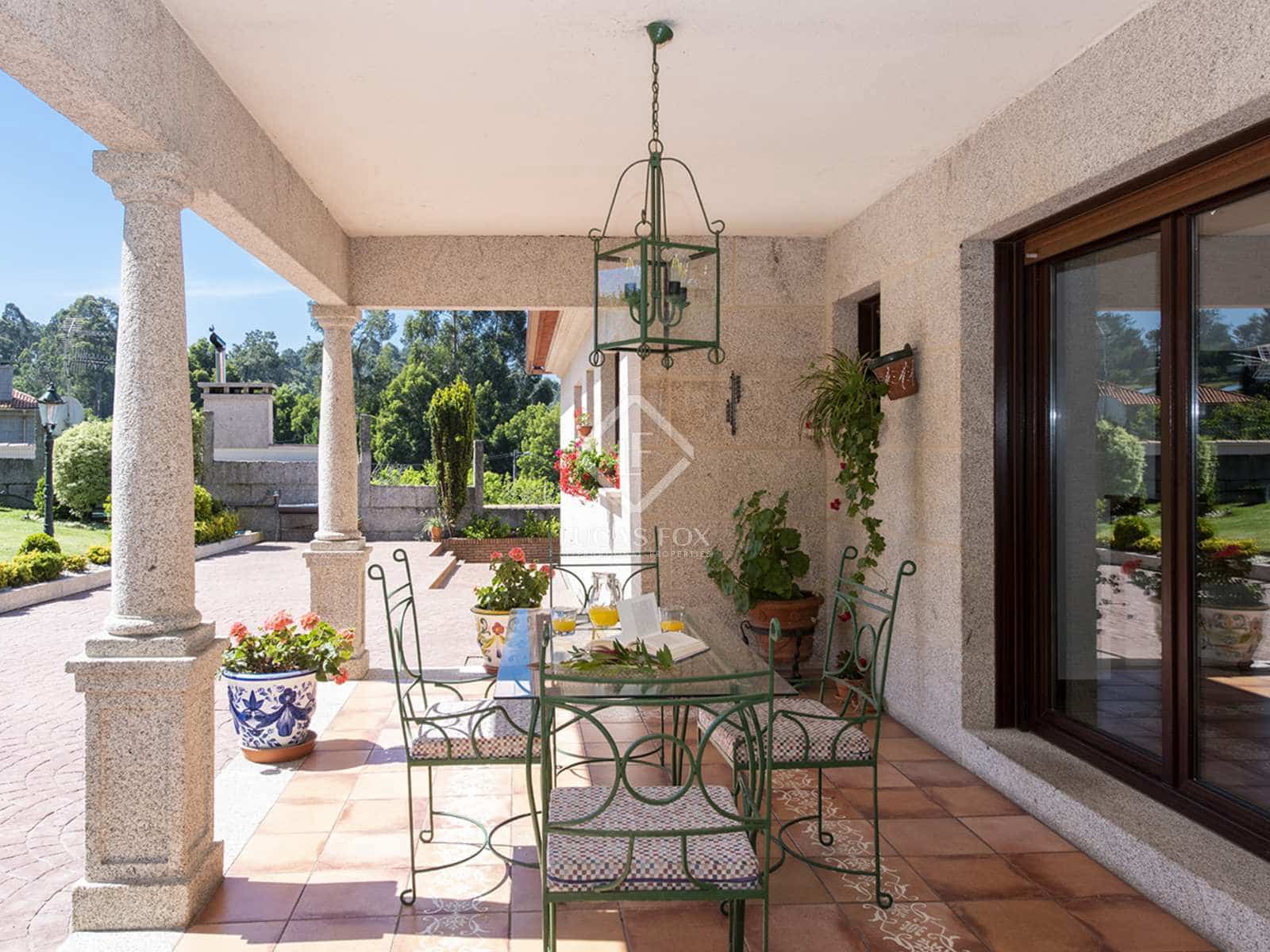 4 soveværelse Villa til salg i Gondomar med swimmingpool garage - € 750.000 (Ref: 7182849)