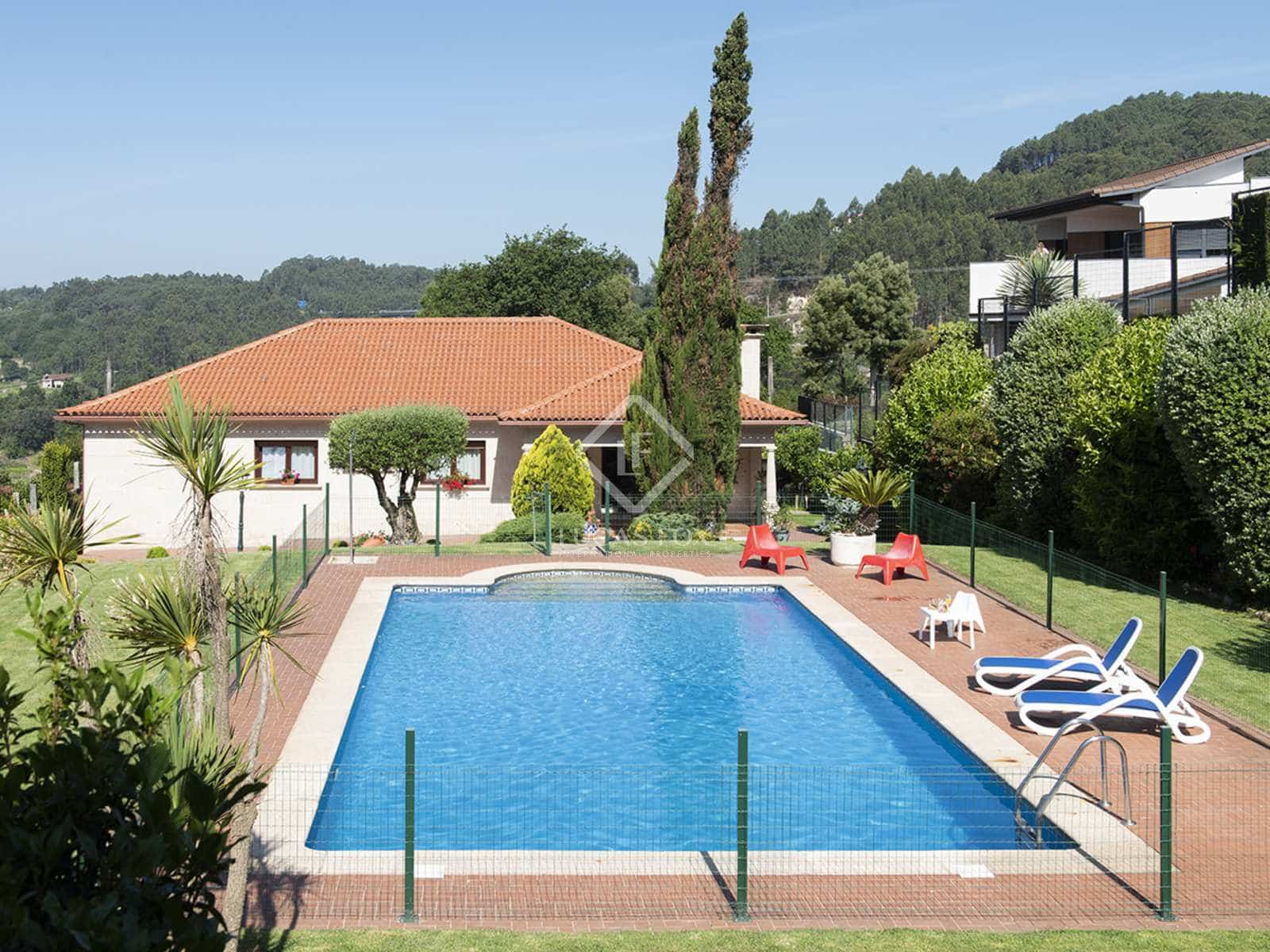 4 soveværelse Villa til salg i Gondomar med swimmingpool garage - € 750.000 (Ref: 7182849)