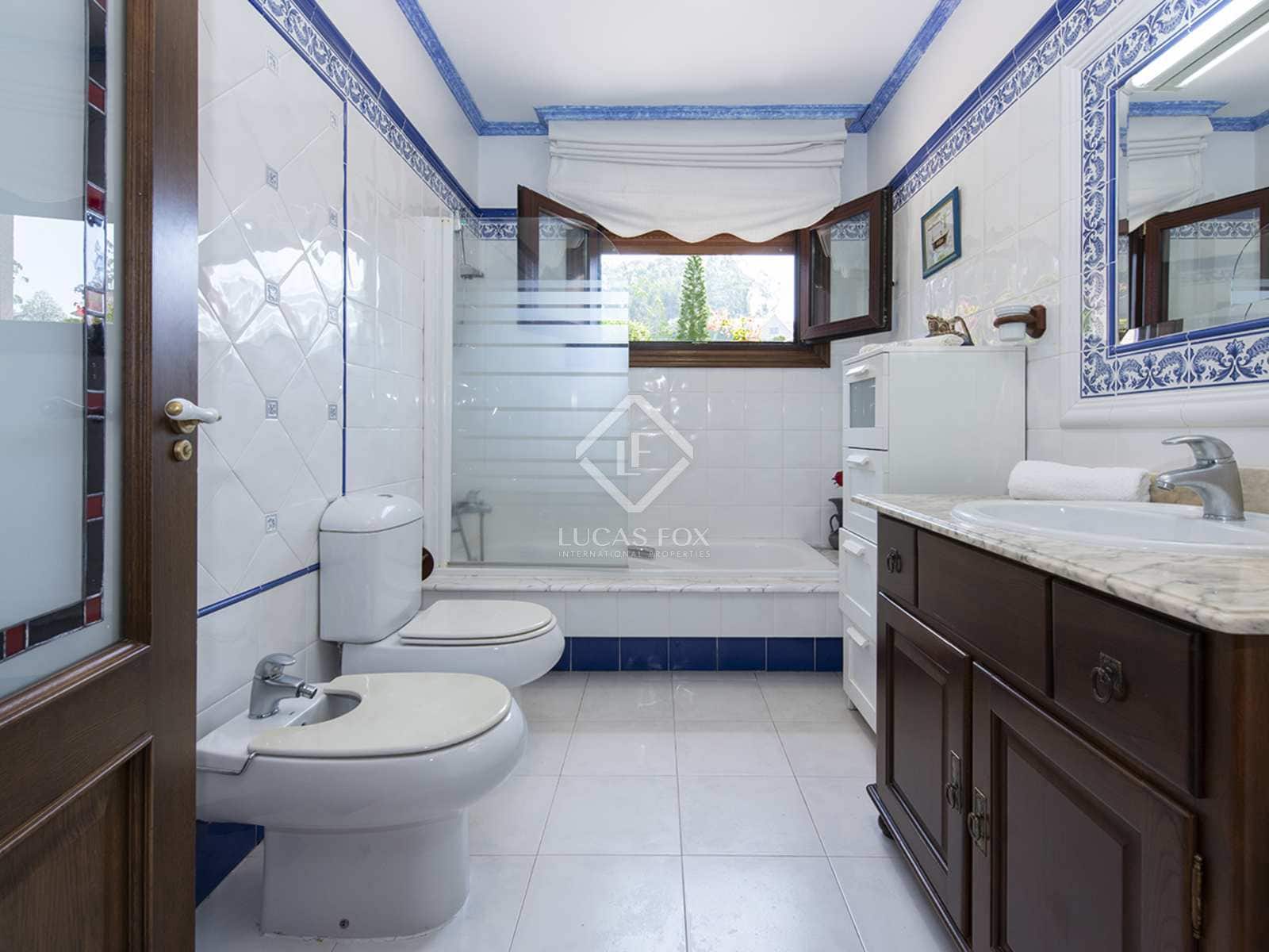 4 soveværelse Villa til salg i Gondomar med swimmingpool garage - € 750.000 (Ref: 7182849)