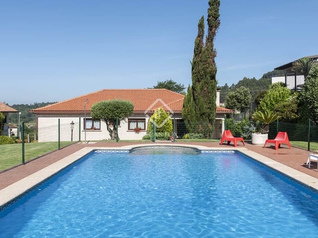 4 bedroom Villa for sale in Gondomar with pool garage - € 750,000 (Ref: 7182849)