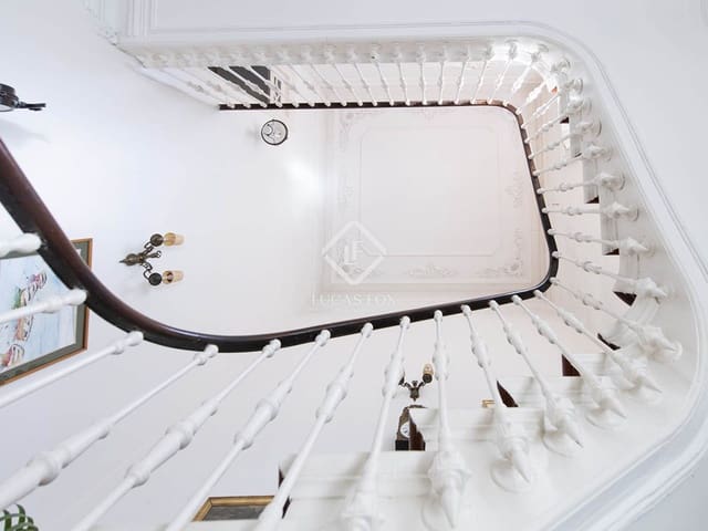 5 bedroom Villa for sale in O Porriño with garage - € 1,850,000 (Ref: 7182852)