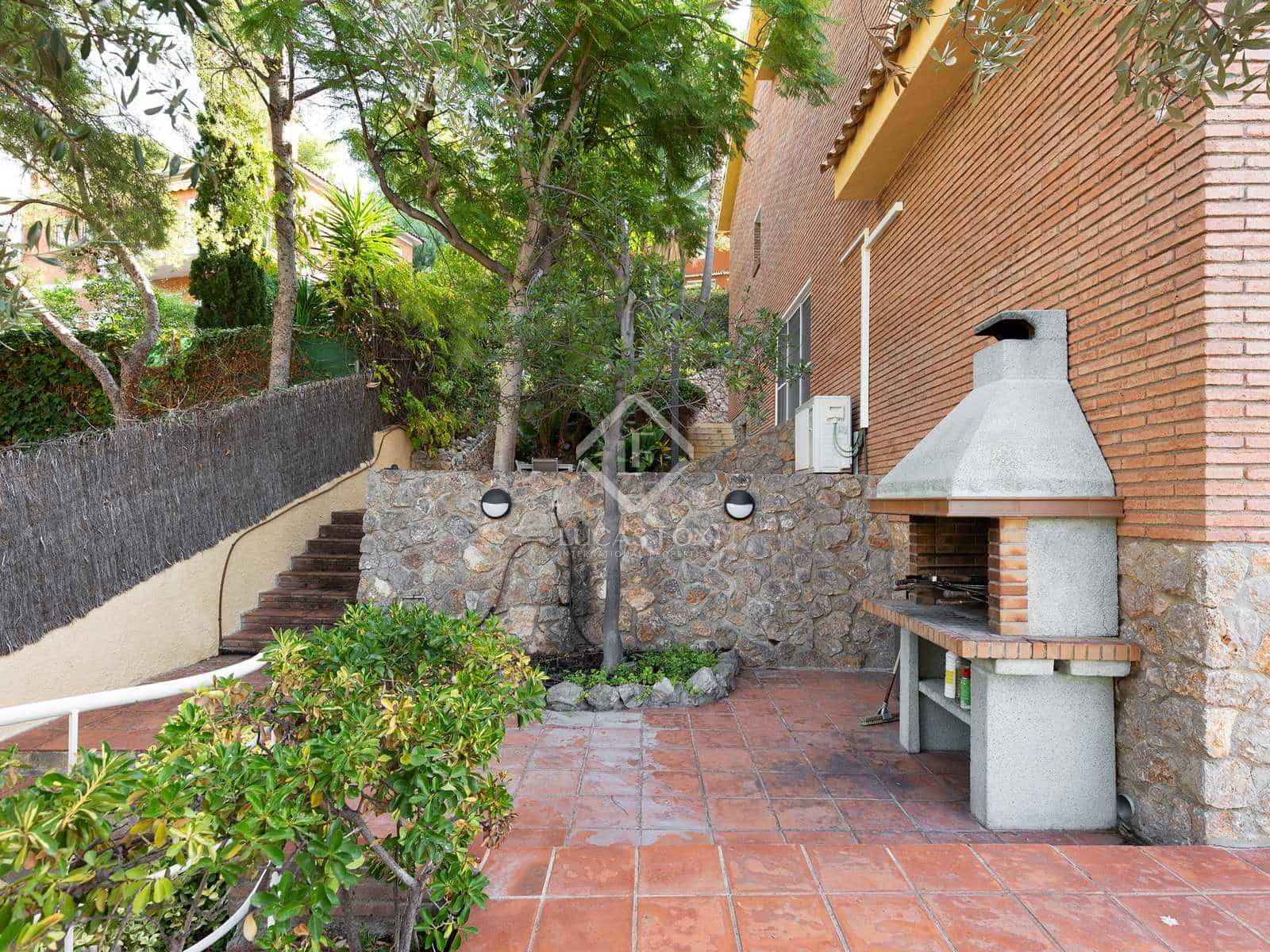 7 bedroom Villa for sale in Castelldefels with pool garage - € 1,900,000 (Ref: 7200125)