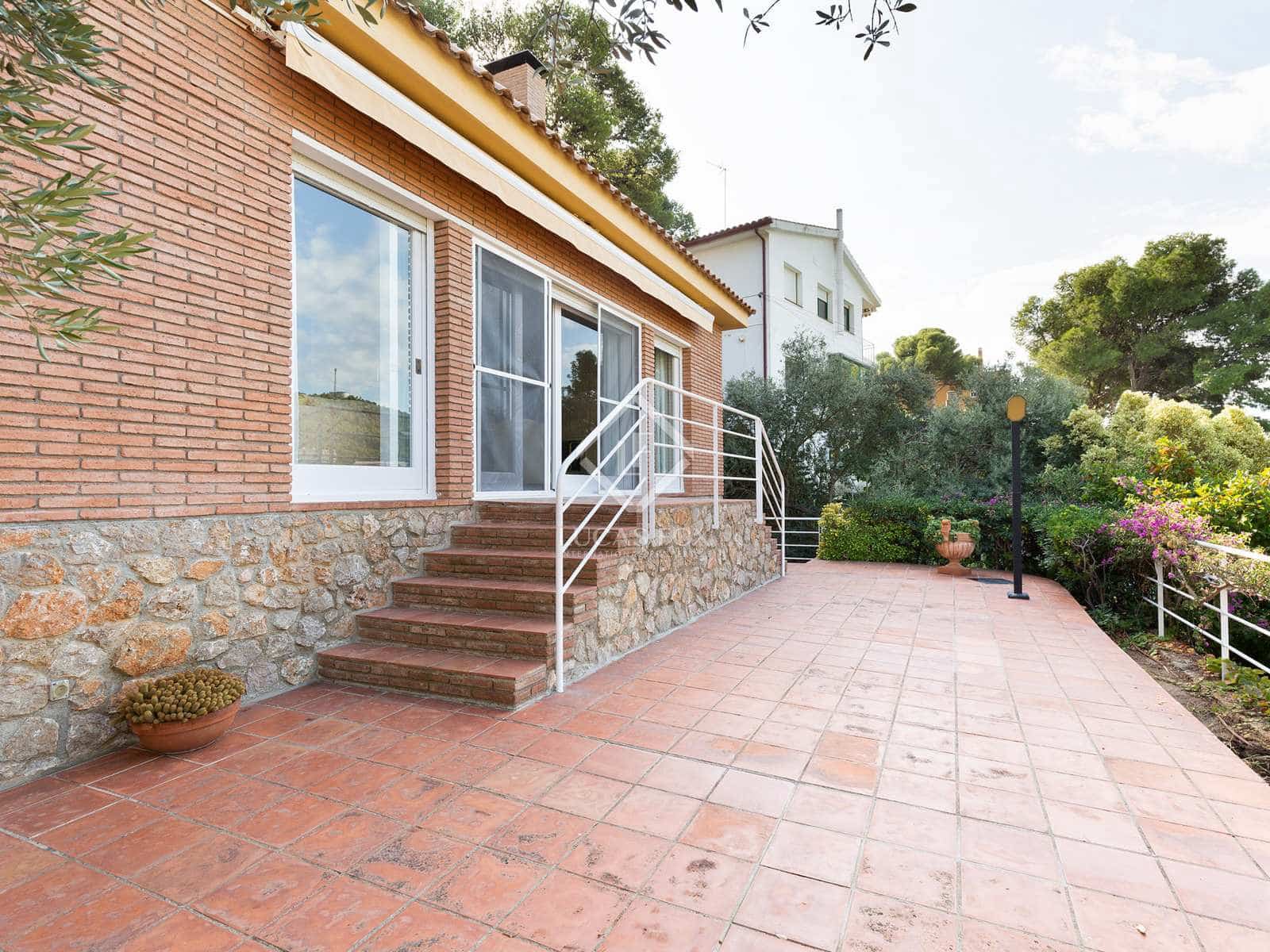 7 bedroom Villa for sale in Castelldefels with pool garage - € 1,900,000 (Ref: 7200125)