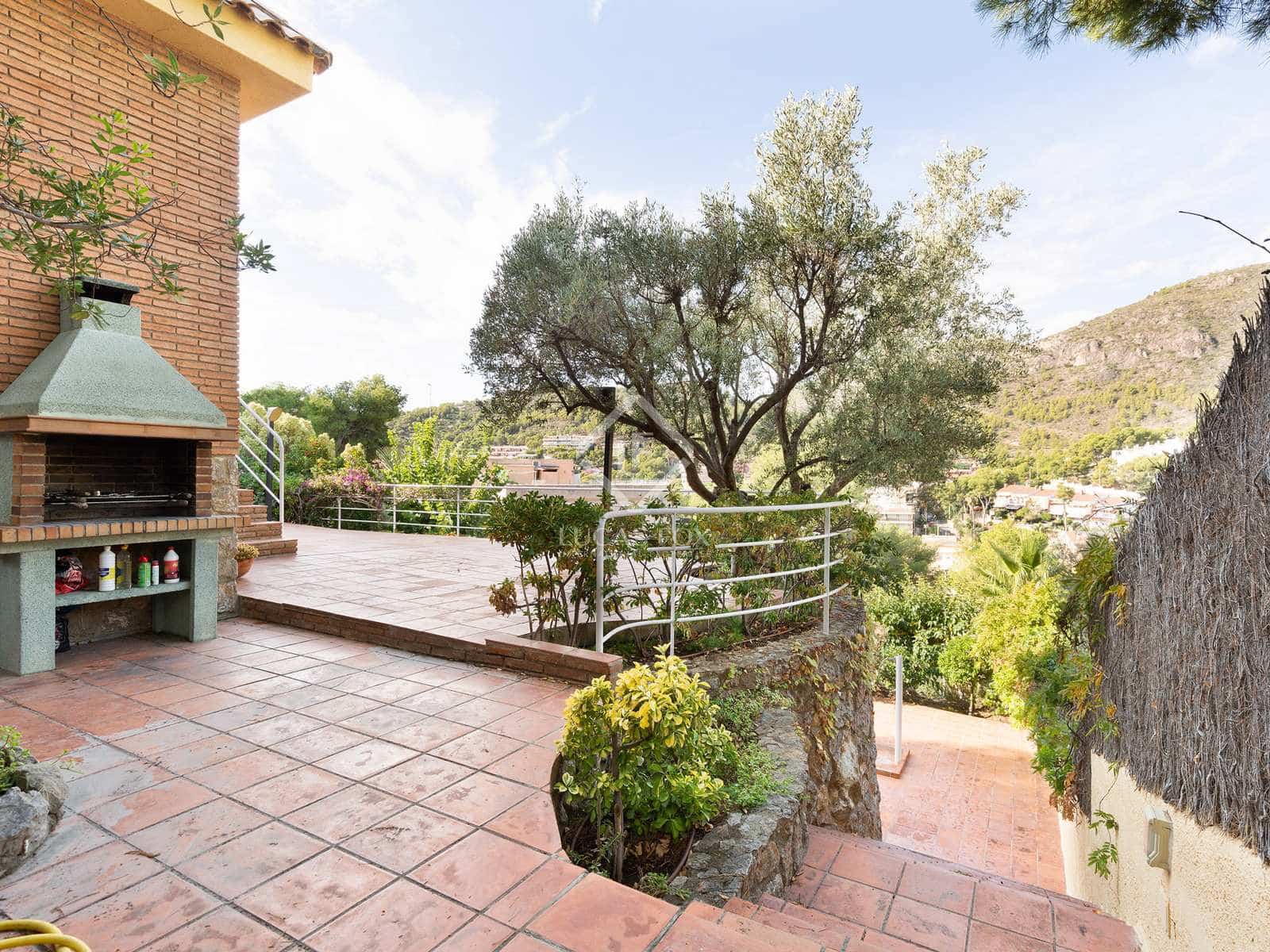 7 bedroom Villa for sale in Castelldefels with pool garage - € 1,900,000 (Ref: 7200125)