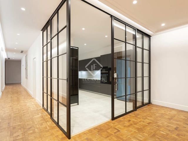 3 slaapkamer Appartement te huur in Barcelona stad - € 8.000 (Ref: 7225839)