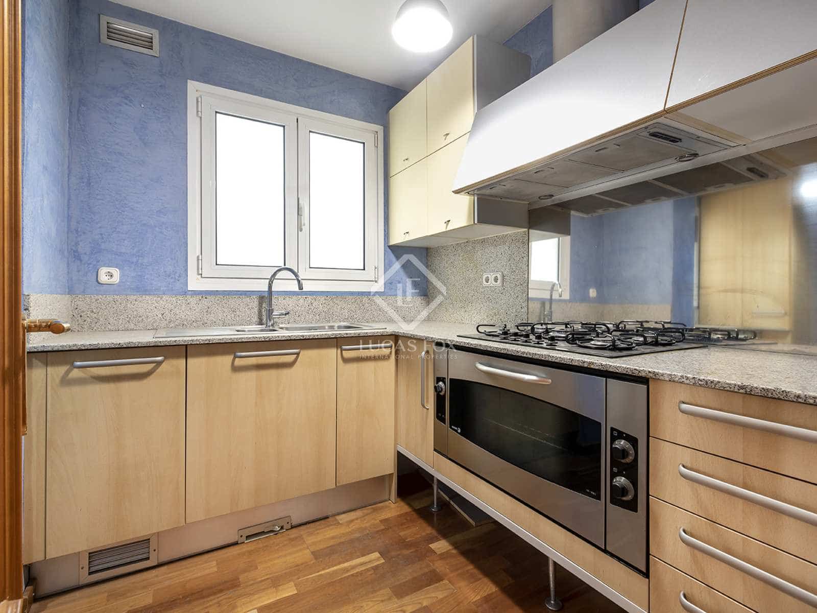 3 soveværelse Lejlighed til leje i Barcelona by - € 2.389 (Ref: 7225842)