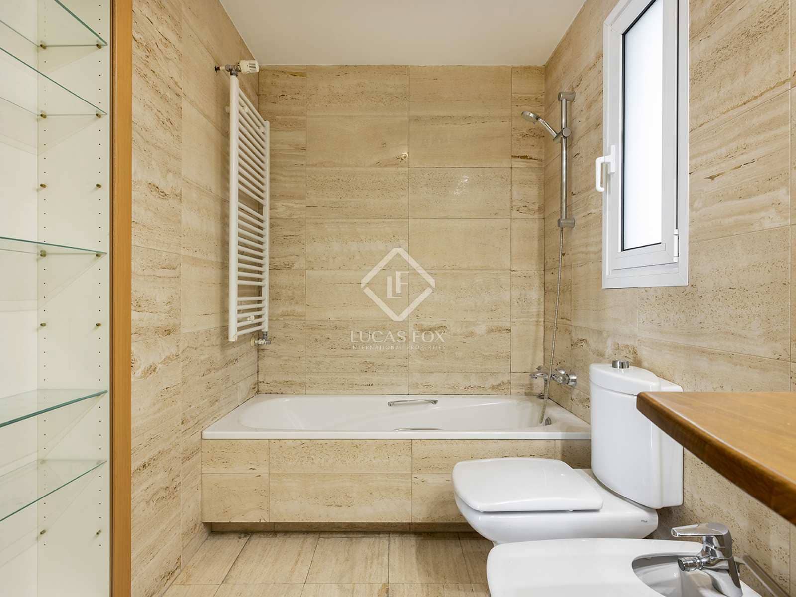 3 soveværelse Lejlighed til leje i Barcelona by - € 2.389 (Ref: 7225842)