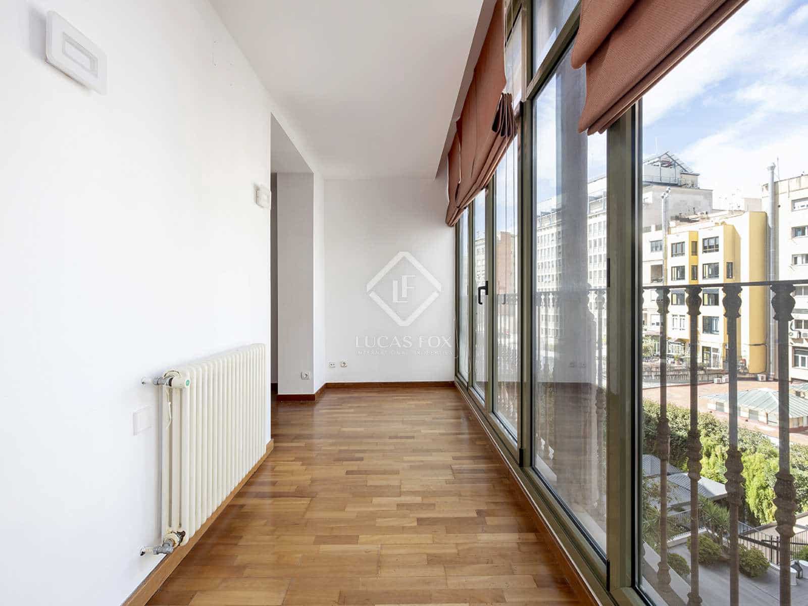 3 soveværelse Lejlighed til leje i Barcelona by - € 2.389 (Ref: 7225842)