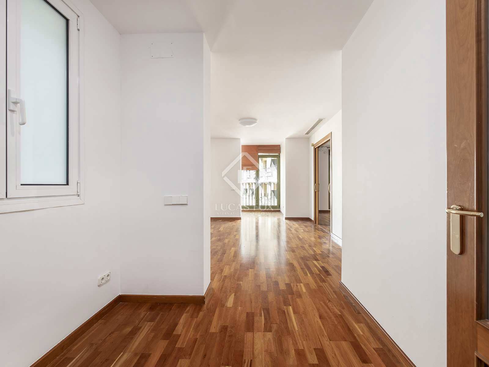 3 soveværelse Lejlighed til leje i Barcelona by - € 2.389 (Ref: 7225842)
