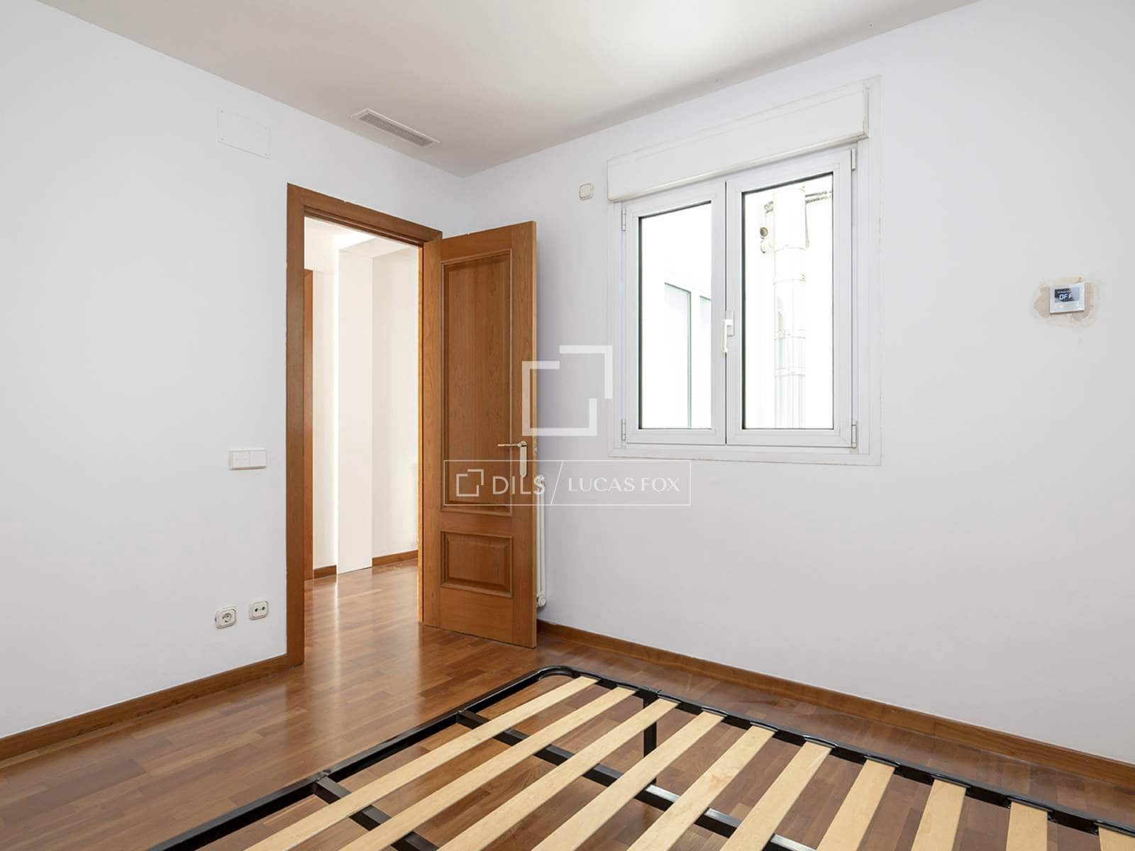 3 soveværelse Lejlighed til leje i Barcelona by - € 2.389 (Ref: 7225842)