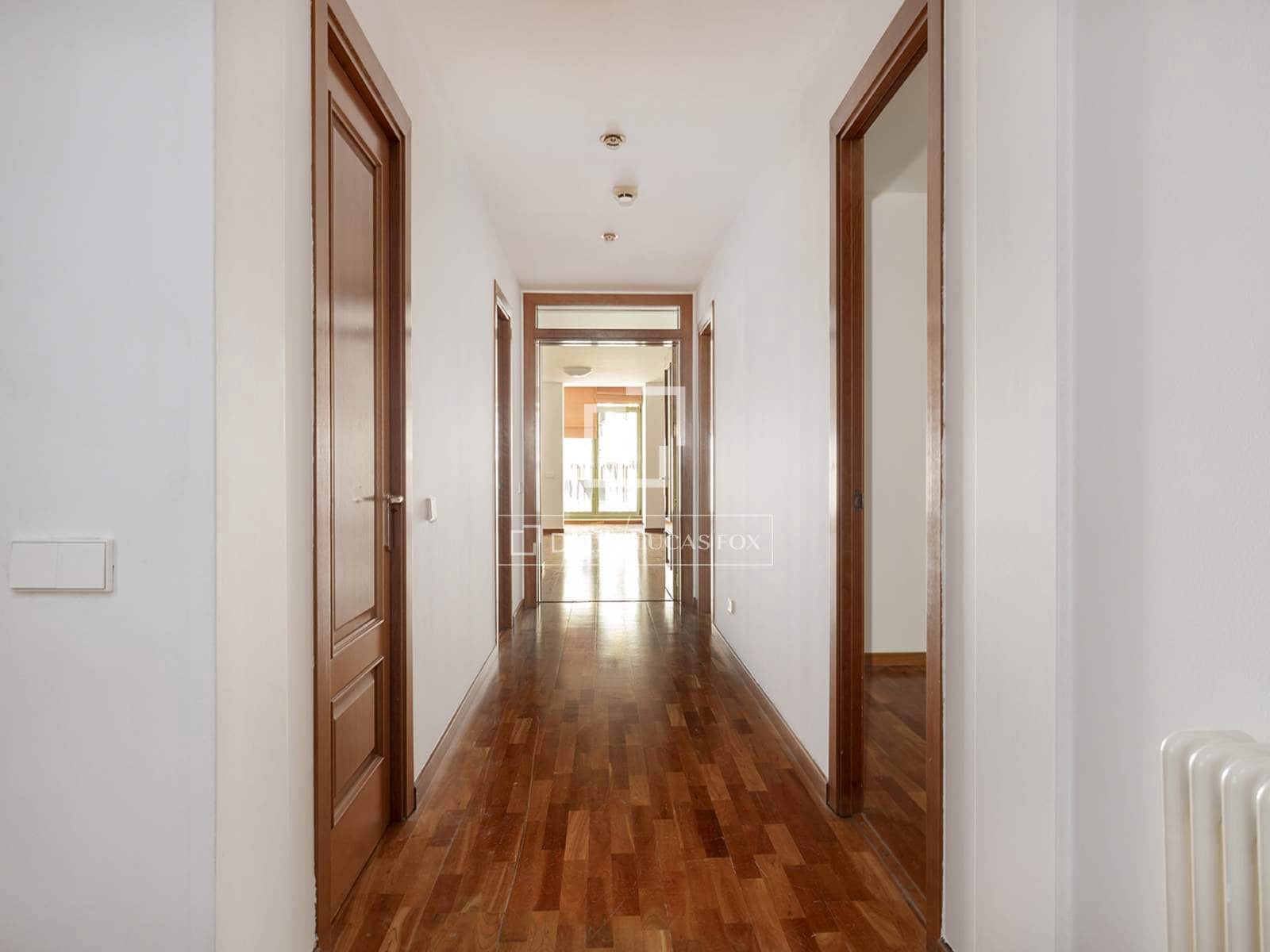 3 soveværelse Lejlighed til leje i Barcelona by - € 2.389 (Ref: 7225842)
