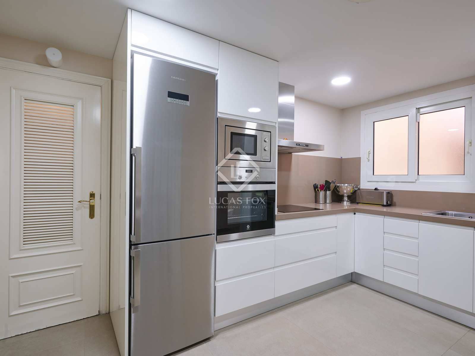 4 sypialnia Apartament do wynajęcia w Miasto Walencja z garażem - 3 200 € (Ref: 7225920)