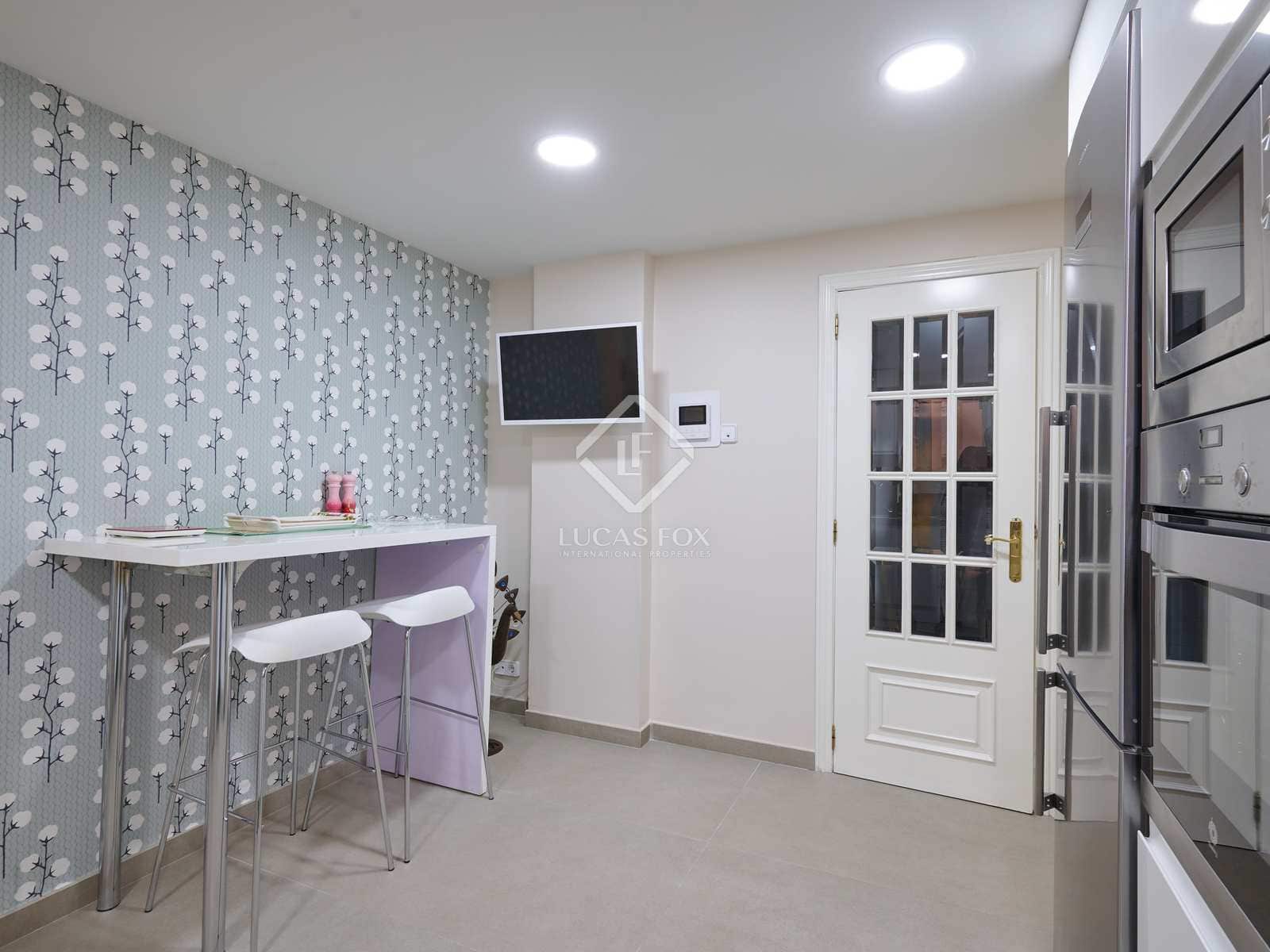 4 sypialnia Apartament do wynajęcia w Miasto Walencja z garażem - 3 200 € (Ref: 7225920)