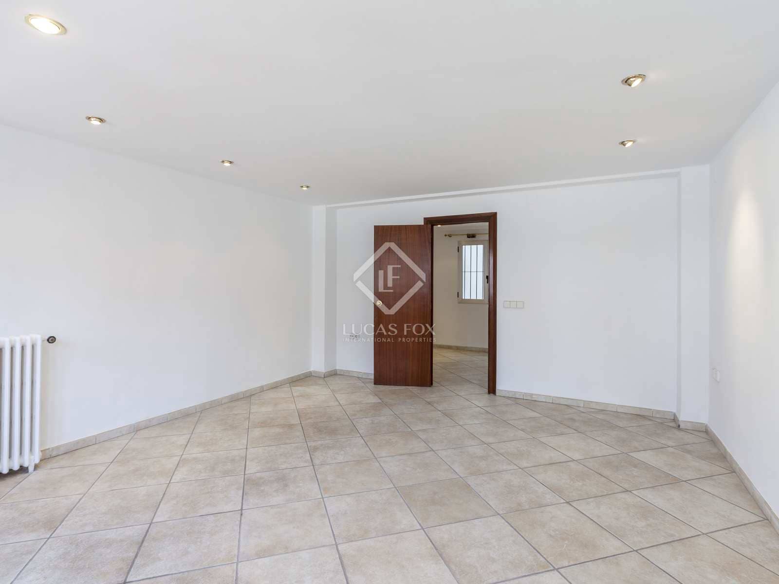 4 sovrum Lägenhet att hyra i Valencia stad - 2 500 € (Ref: 7225925)