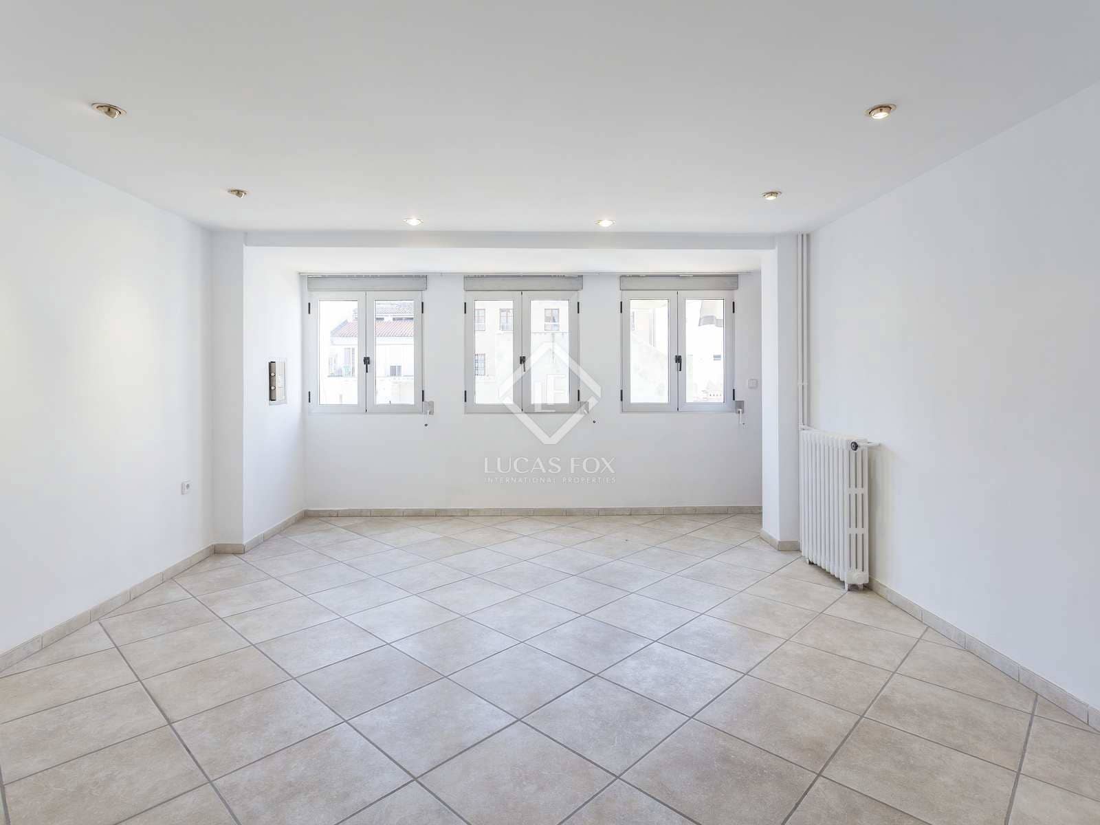 4 sovrum Lägenhet att hyra i Valencia stad - 2 500 € (Ref: 7225925)