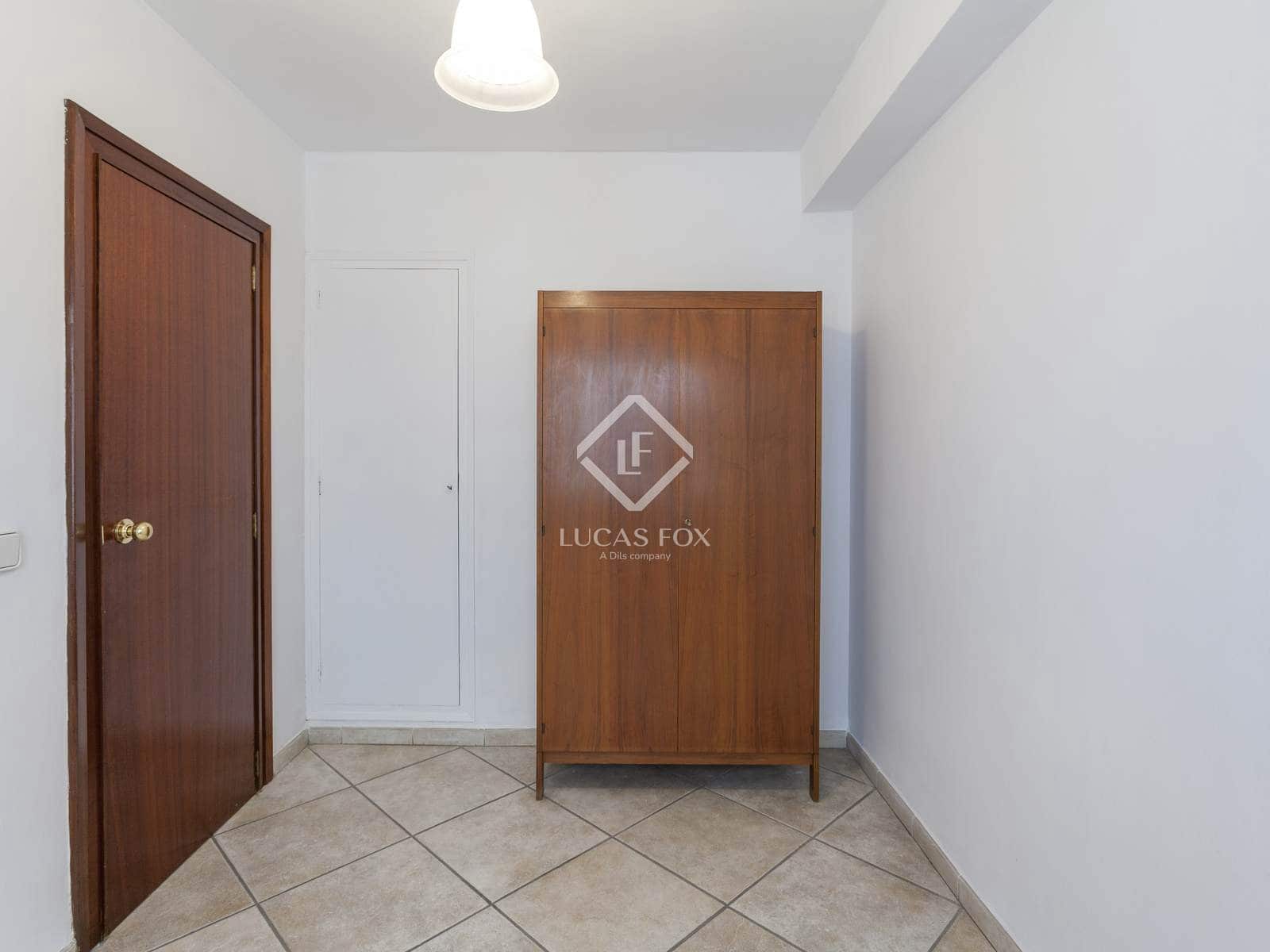 4 sovrum Lägenhet att hyra i Valencia stad - 2 500 € (Ref: 7225925)