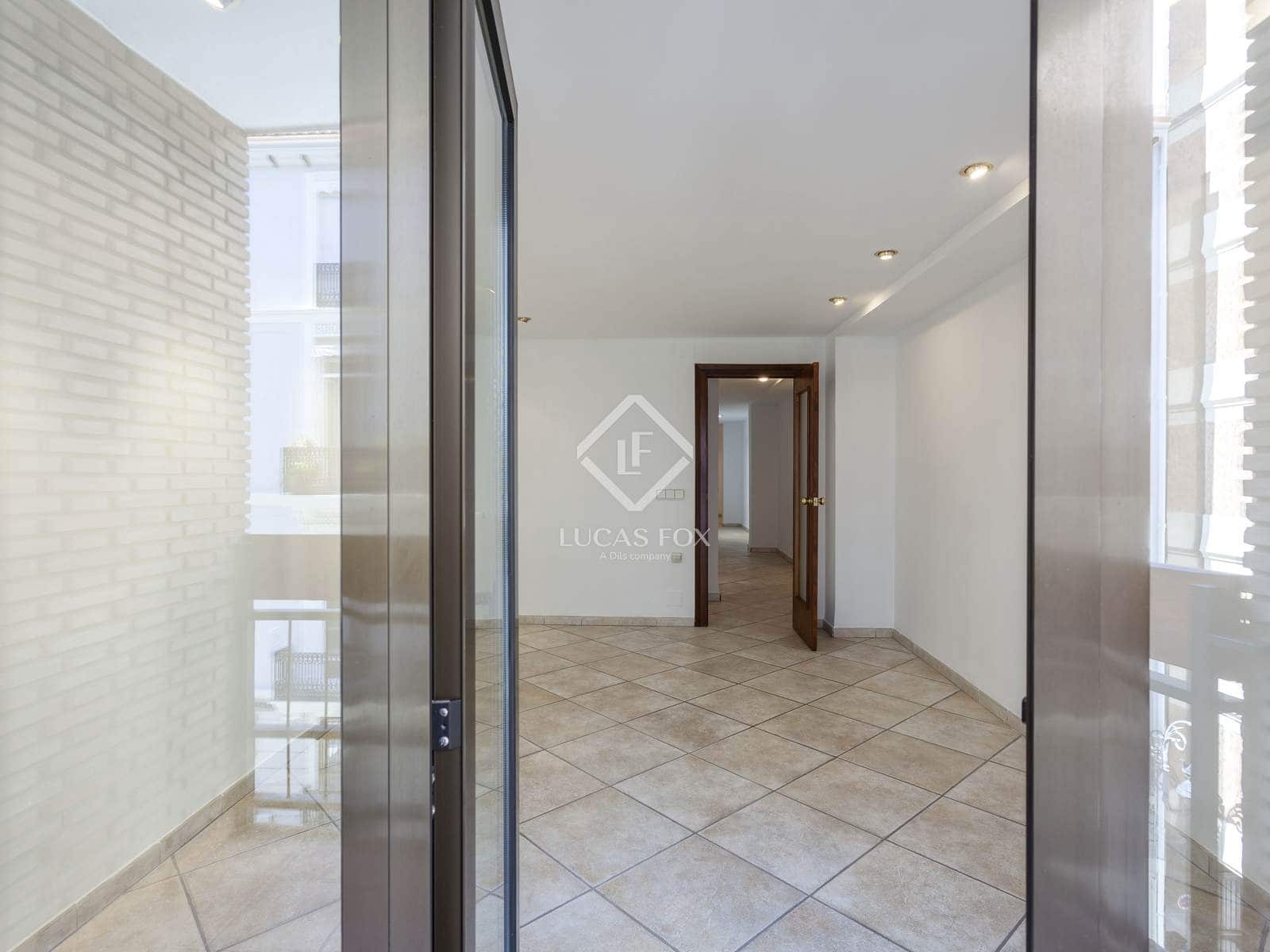 4 sovrum Lägenhet att hyra i Valencia stad - 2 500 € (Ref: 7225925)