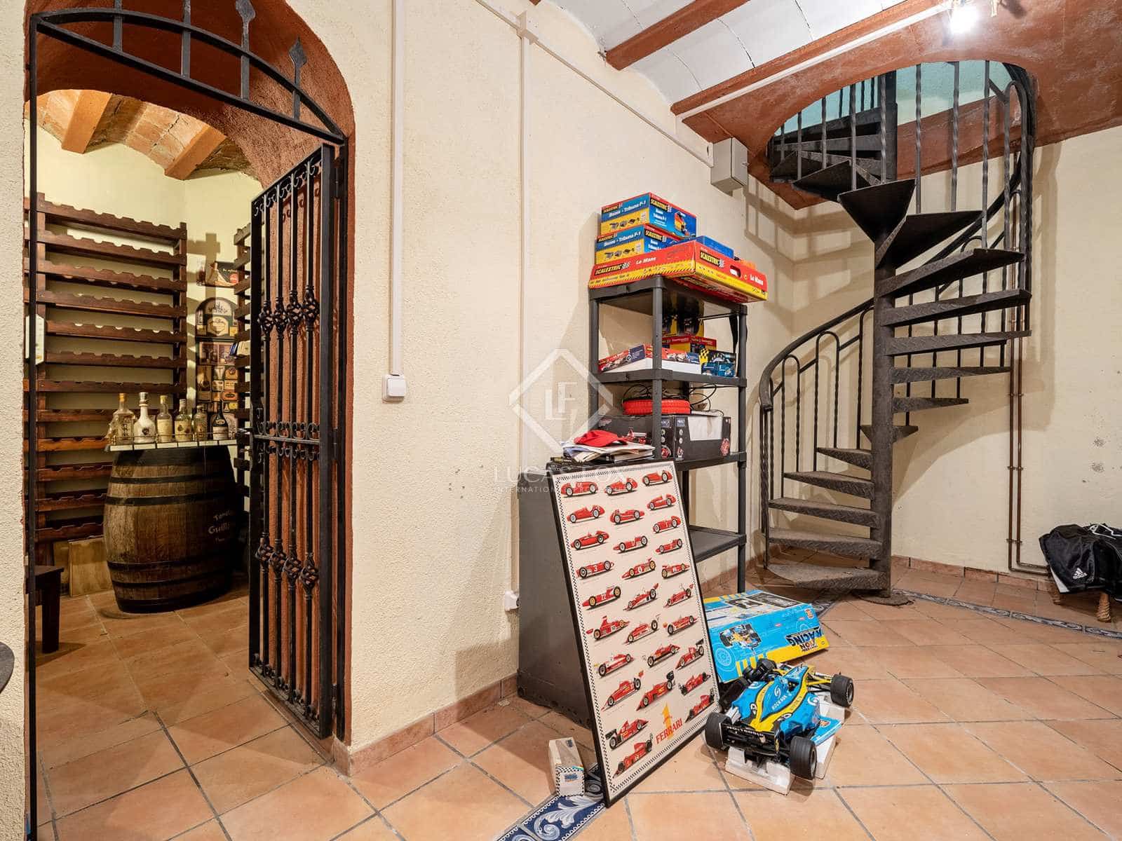 6 soveværelse Finca/Landehus til salg i Tarragona by med swimmingpool garage - € 525.000 (Ref: 7250492)