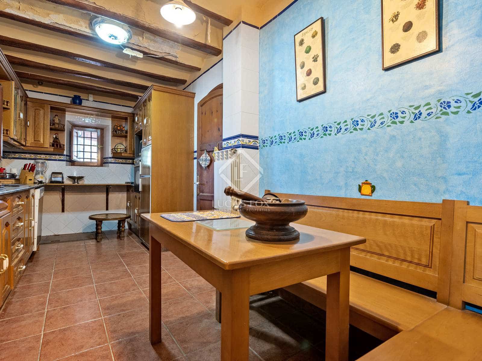 6 soveværelse Finca/Landehus til salg i Tarragona by med swimmingpool garage - € 525.000 (Ref: 7250492)