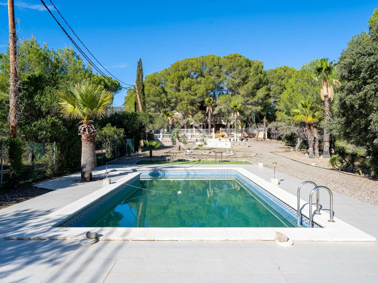 6 soveværelse Finca/Landehus til salg i Tarragona by med swimmingpool garage - € 525.000 (Ref: 7250492)